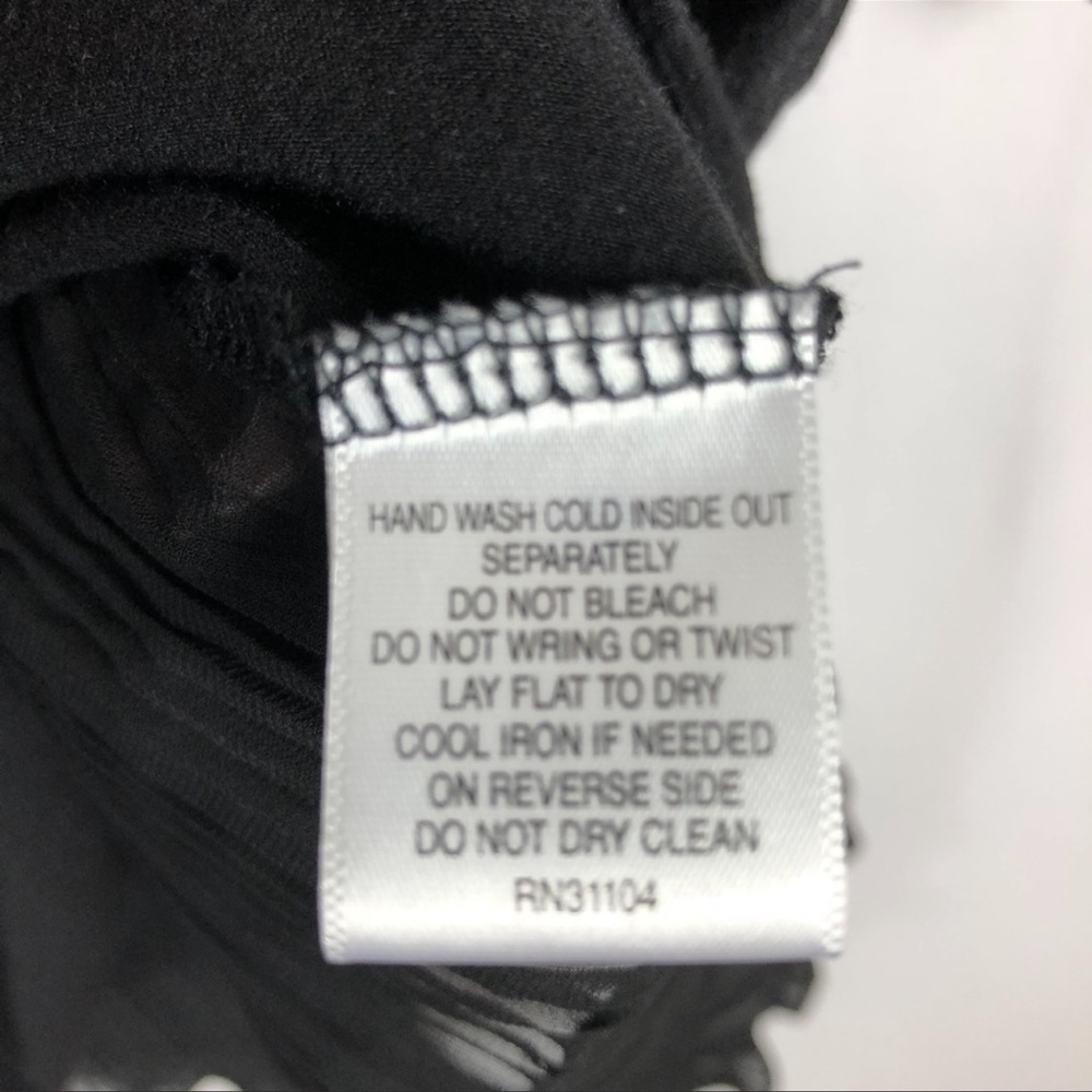 Madison Short Sleeve Accordion Pleated Back Top Black Size Medium - Picture 6 of 6